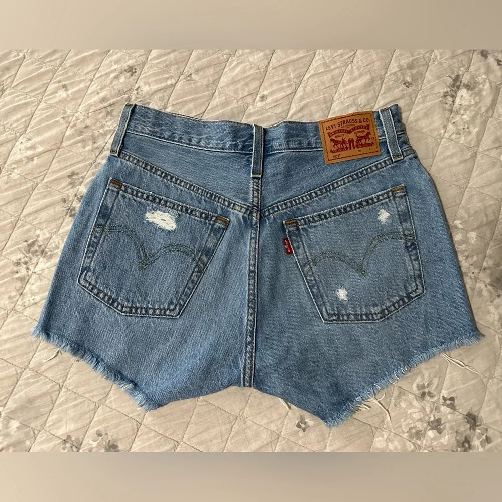 Levi 501 shorts NWOT - Picture 2 of 4